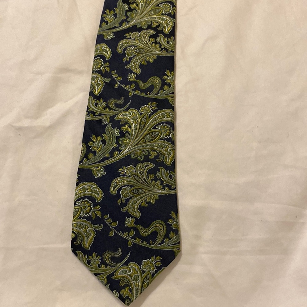 IKE BEHAR for Neiman Marcus Olive/Black/Silk Tapestry Tie 61x3.5” Long